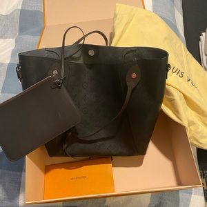 Louis Vuitton Black Hina MM Mahina leather Shoulder Bag